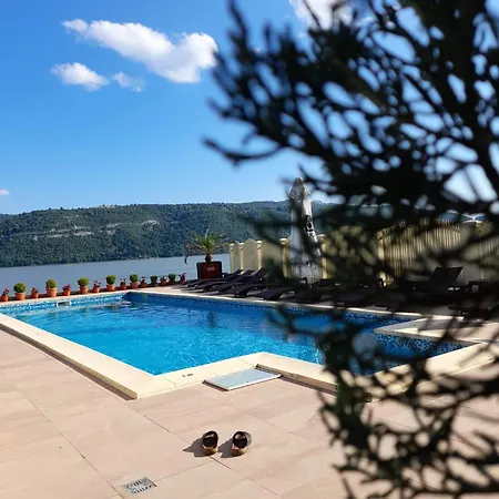 Pensiunea Alex & Restaurant 3*